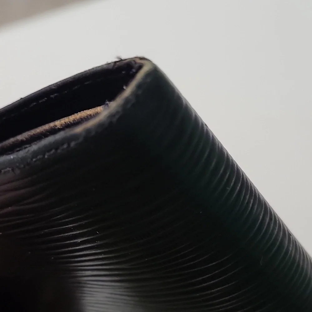 LOUIS VUITTON Small Black Epi Wallet - Picture 12 of 12